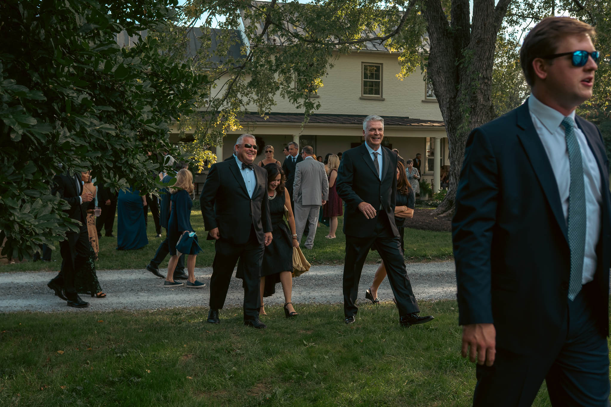 Guests making their way to the ceremony lawn — Sylvanside Farm wedding in Purcellville, Virginia